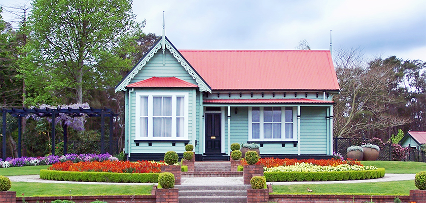 Cottage with Planned Garden - FreeImages.com/melodi2 | Select Home Warranty